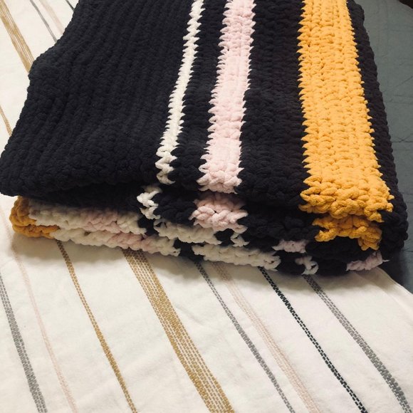 Chunky Knit Blanket - Chunky Knit Throw - OS - Picture 5 of 5